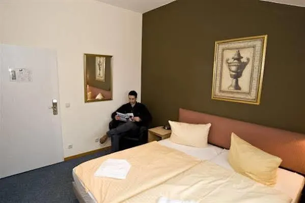 Отель Schroeders Stadtwaldhotel 3*