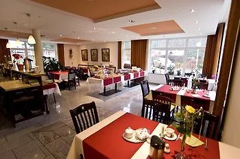 Отель Schroeders Stadtwaldhotel Трир